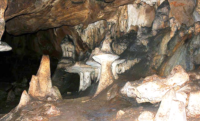  İspir´deki Elmalı Mağarası ziyaretçilerini bekliyor   