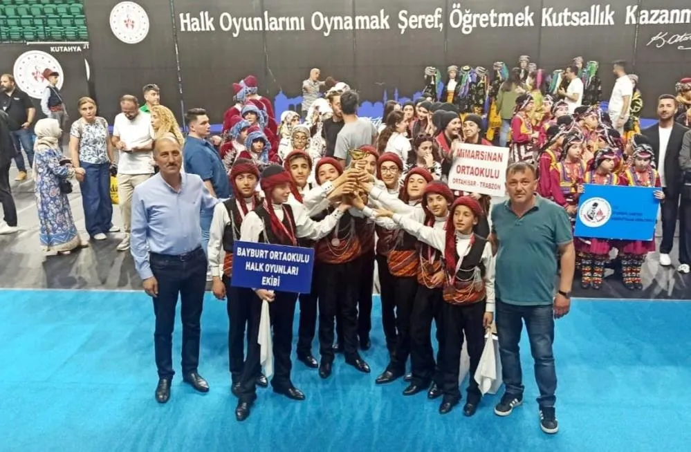 Halk Oyunları ekibi Türkiye üçüncüsü oldu